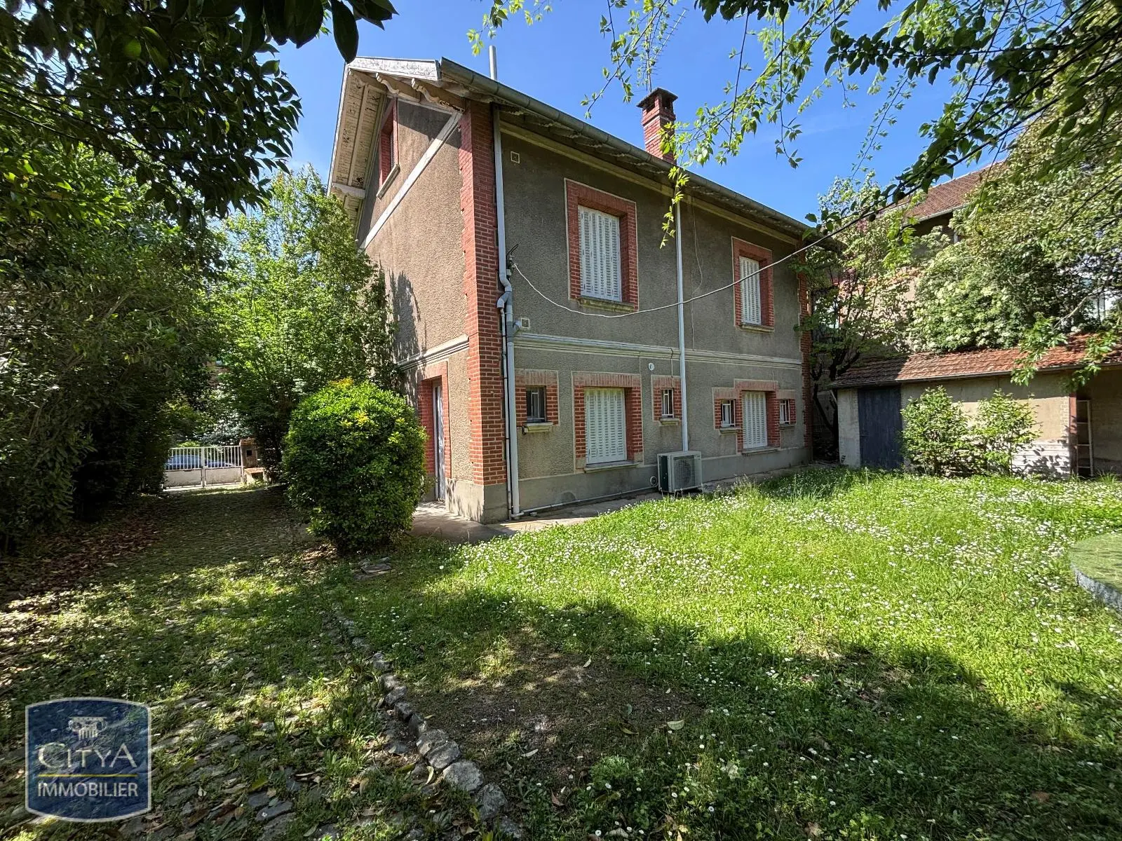 Photo 1 Maison 6 pièces 156m²