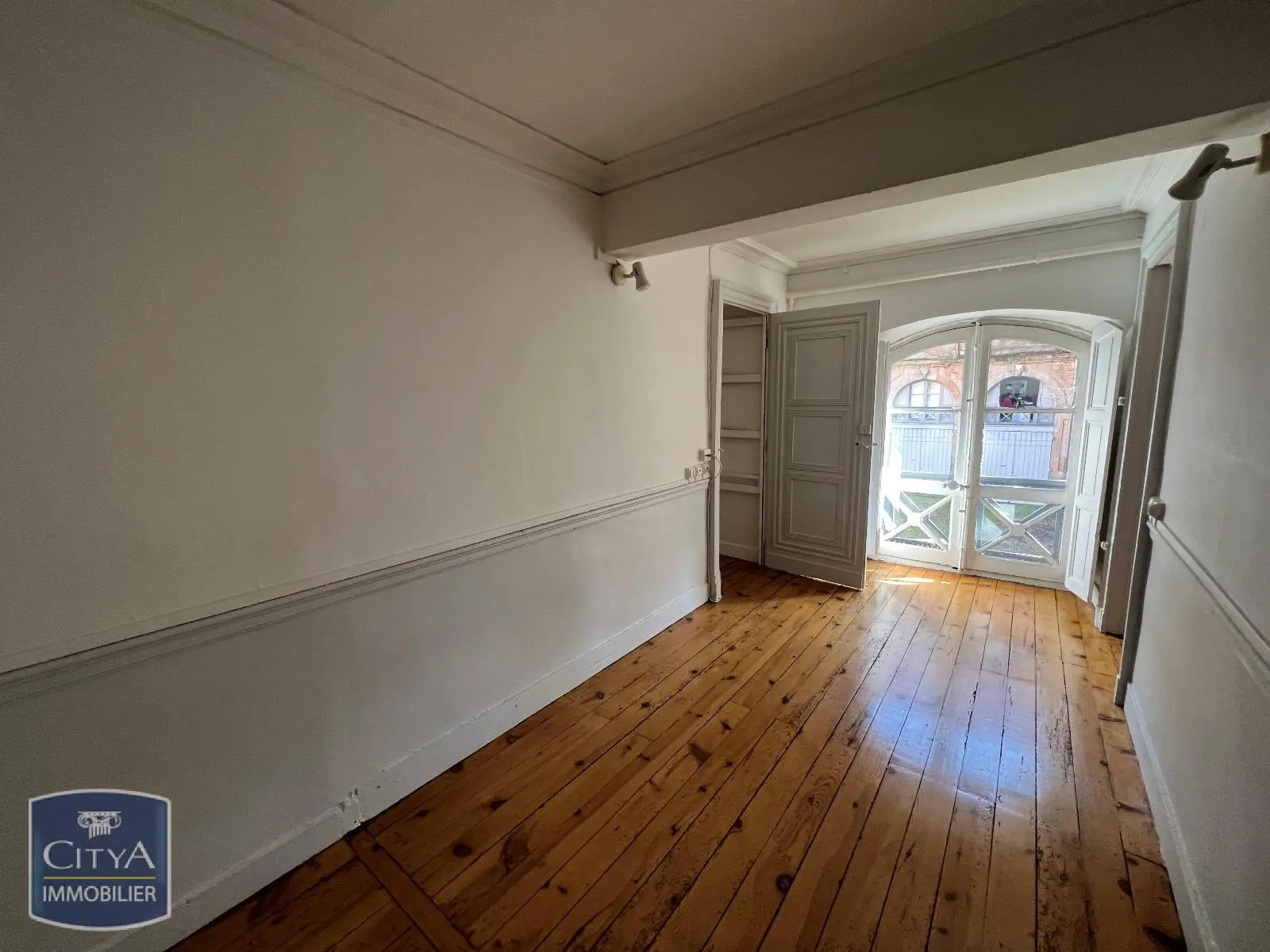 Photo 11 Appartement 8 pièces 264m²