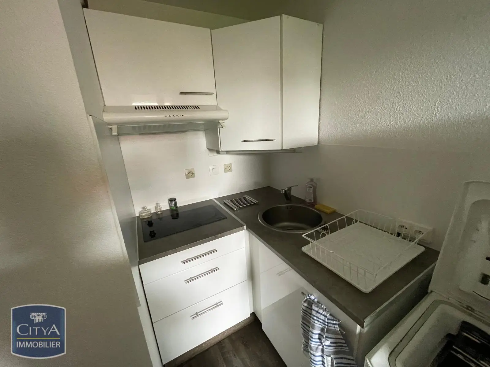Photo 2 Appartement 1 pièce 23.28m²