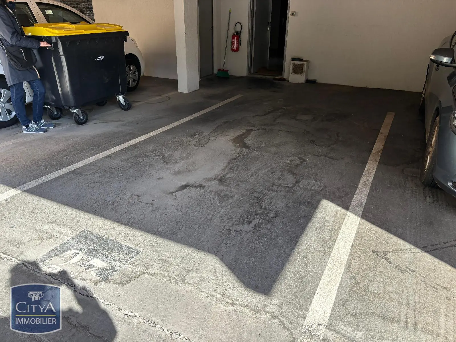 Photo 3 Parking