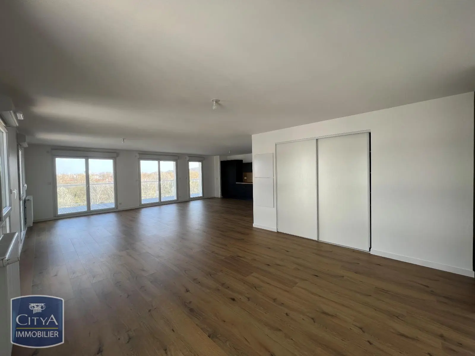 Photo 2 Appartement 5 pièces 143m²