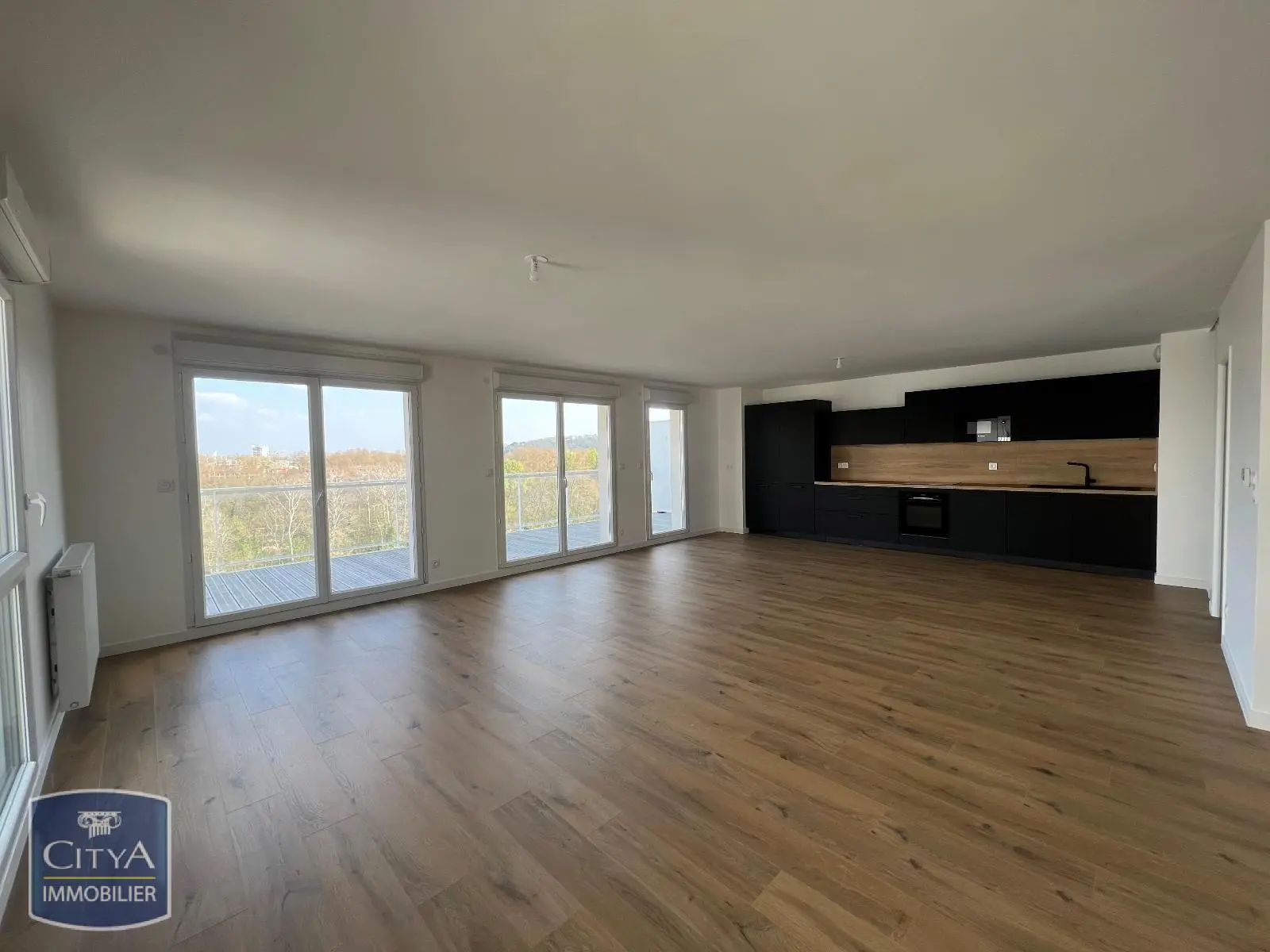 Photo 3 Appartement 5 pièces 143m²