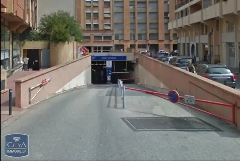 Photo 2 Parking