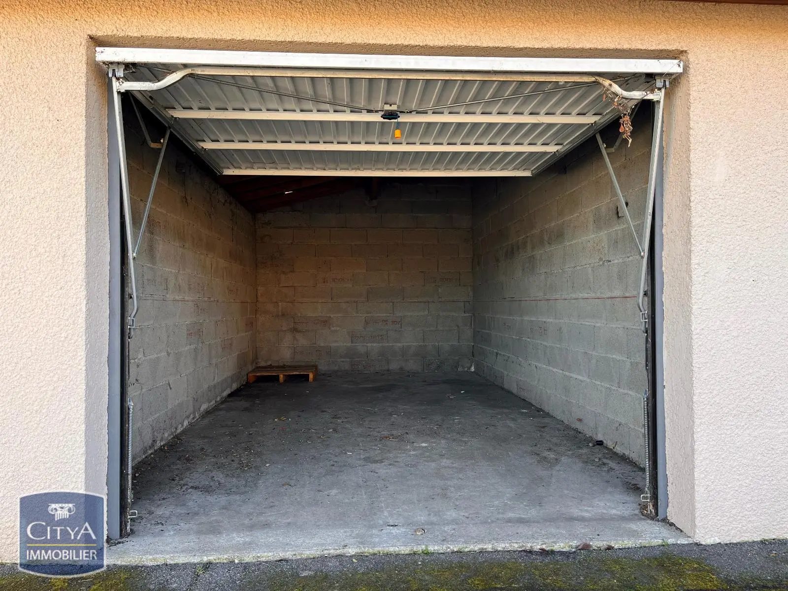 Photo 1 Parking
