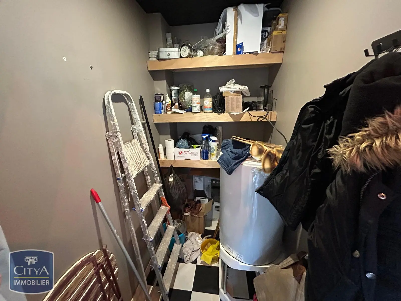 Photo 4 Local Commercial