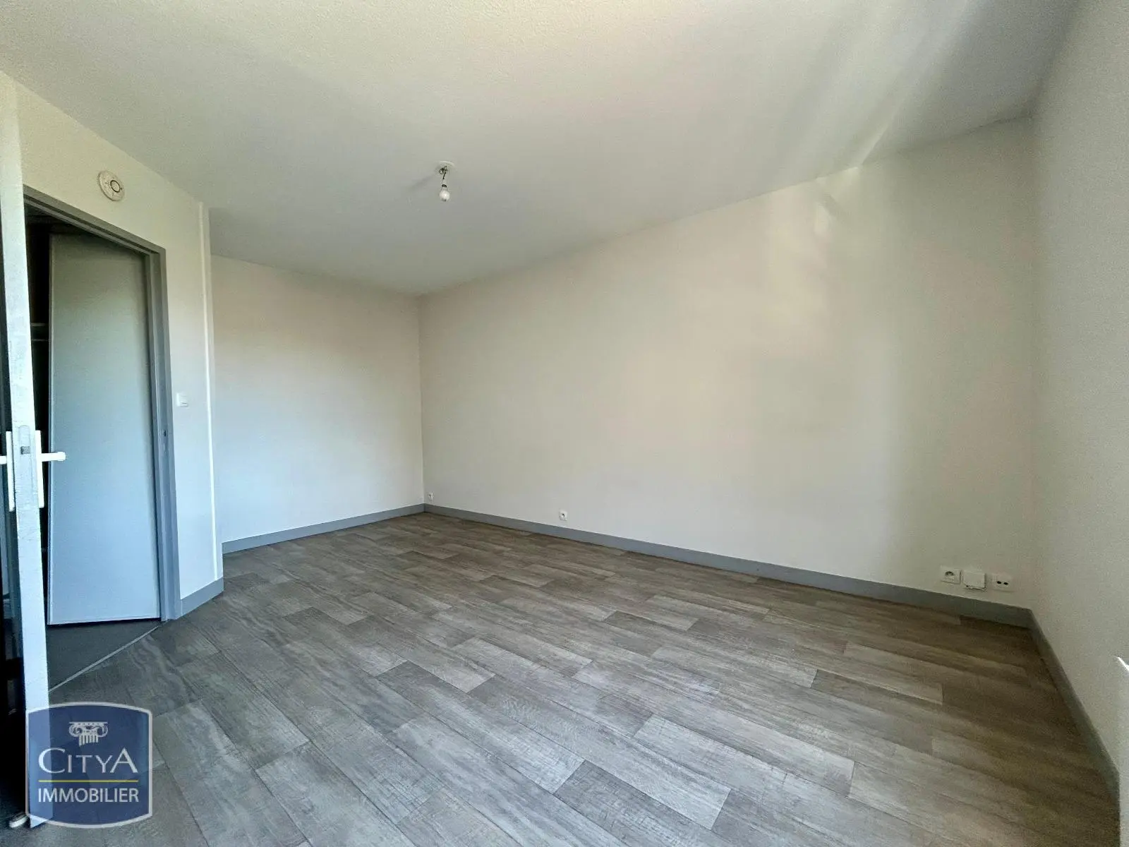 Photo 1 Appartement 1 pièce 23.49m²