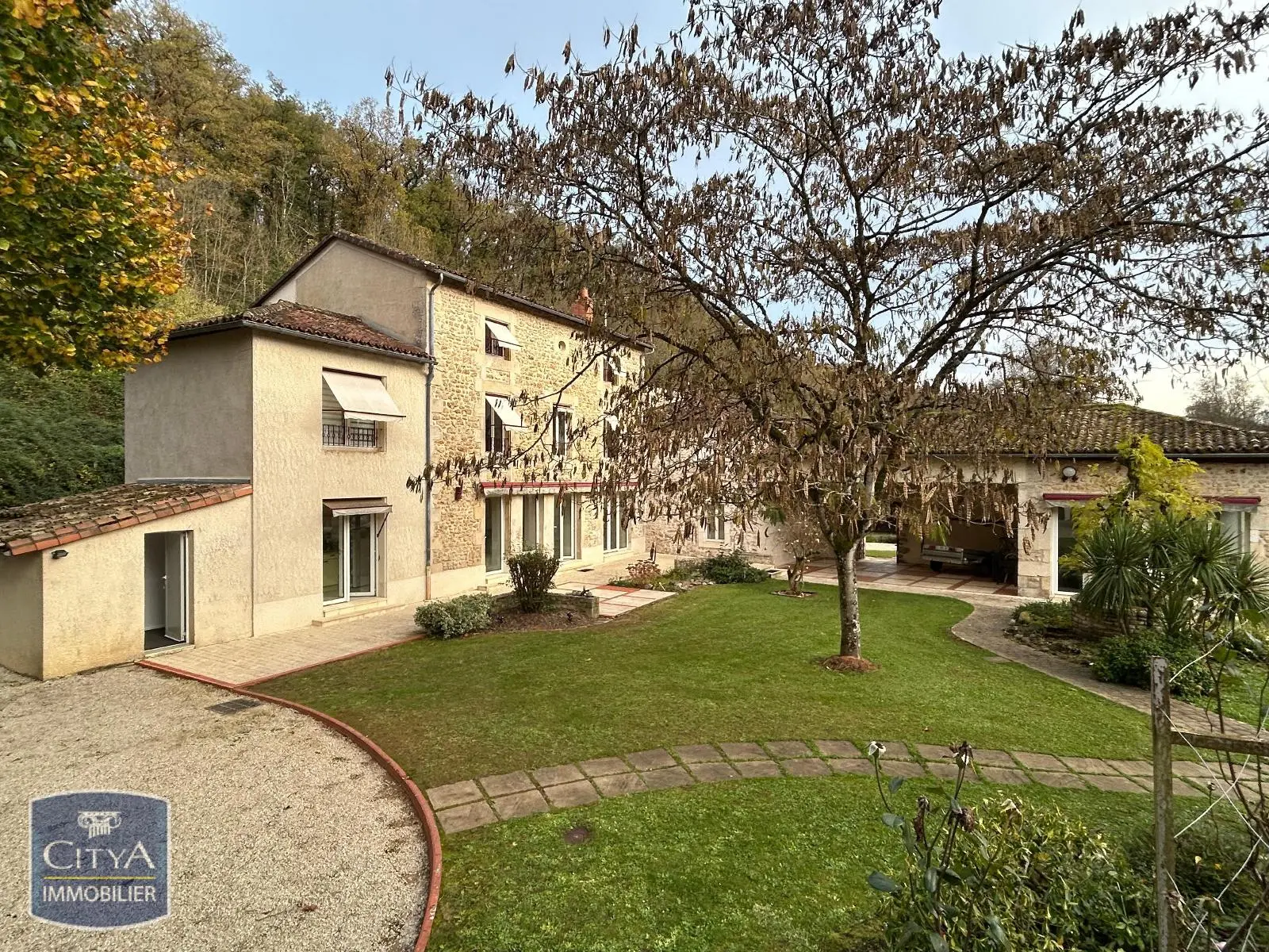 Photo 1 Maison 4 pièces 183m²