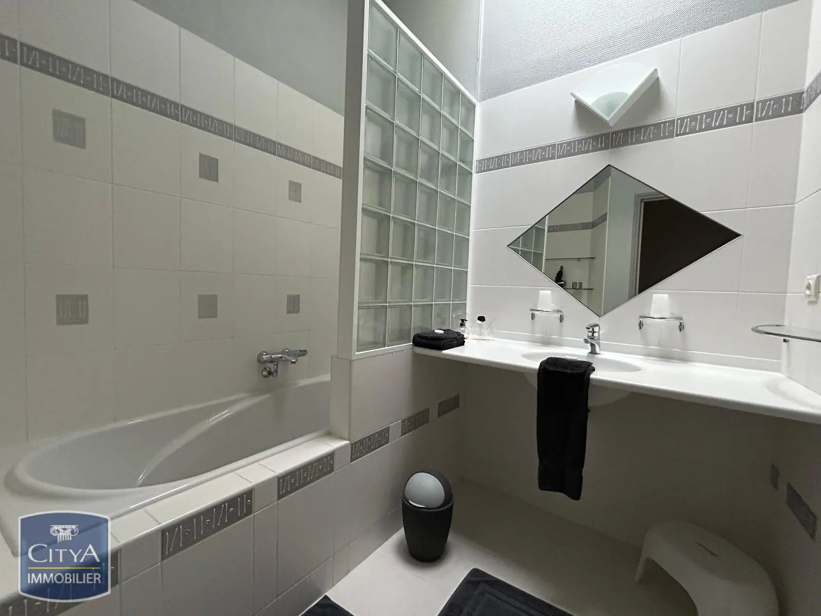 Photo 16 Maison 4 pièces 183m²