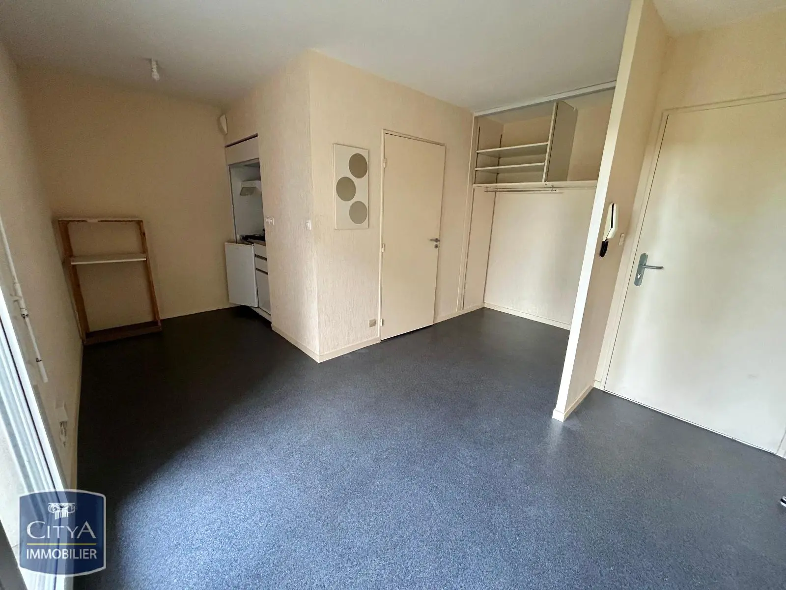 Photo 1 Appartement 1 pièce 20.3m²