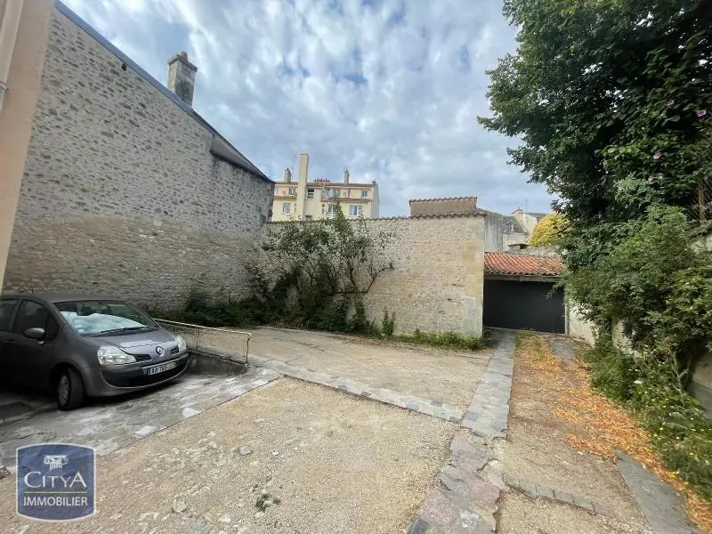 Photo 2 Parking