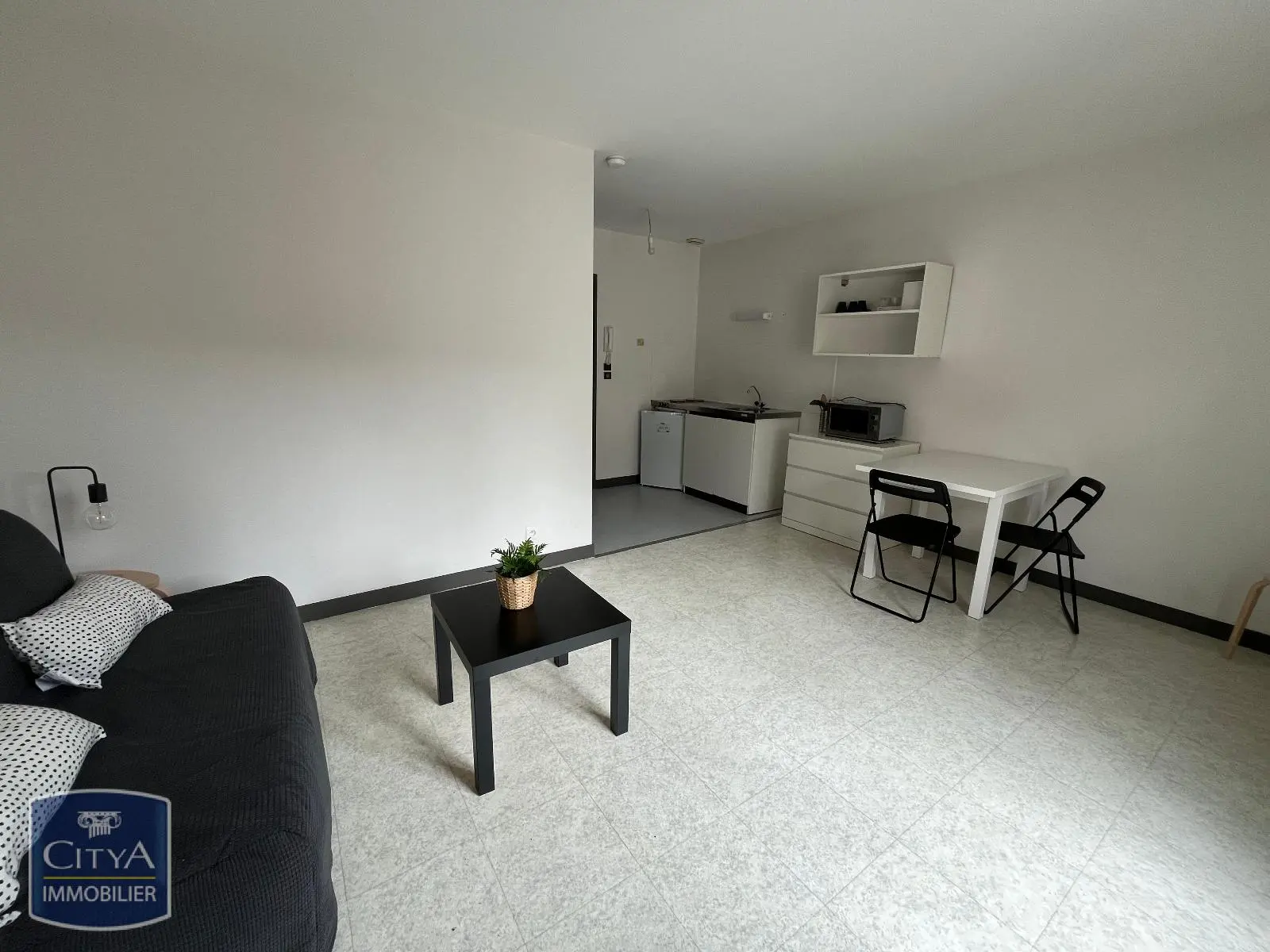 Photo 1 Appartement 1 pièce 25.64m²