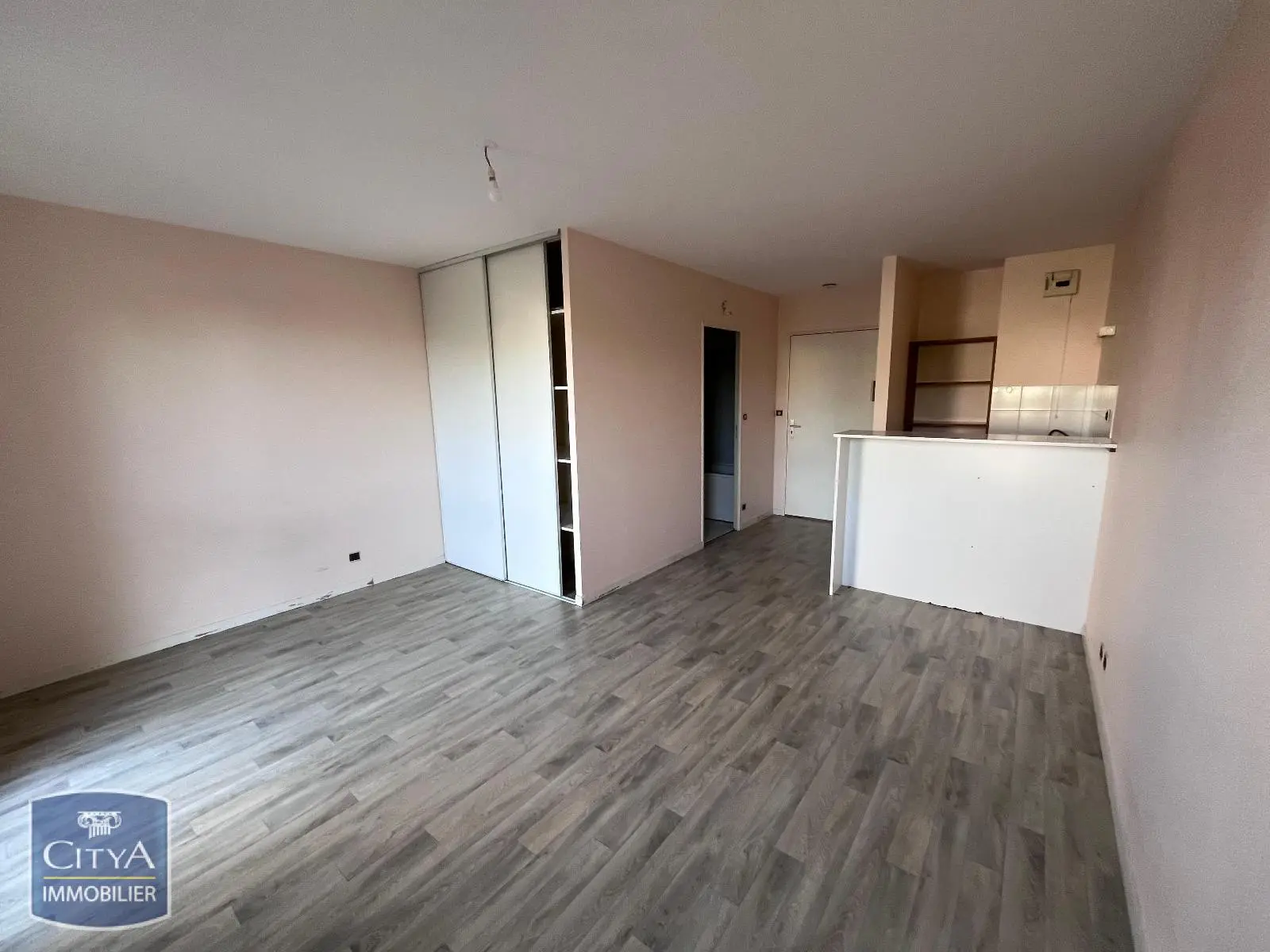Photo 2 Appartement 1 pièce 25.56m²