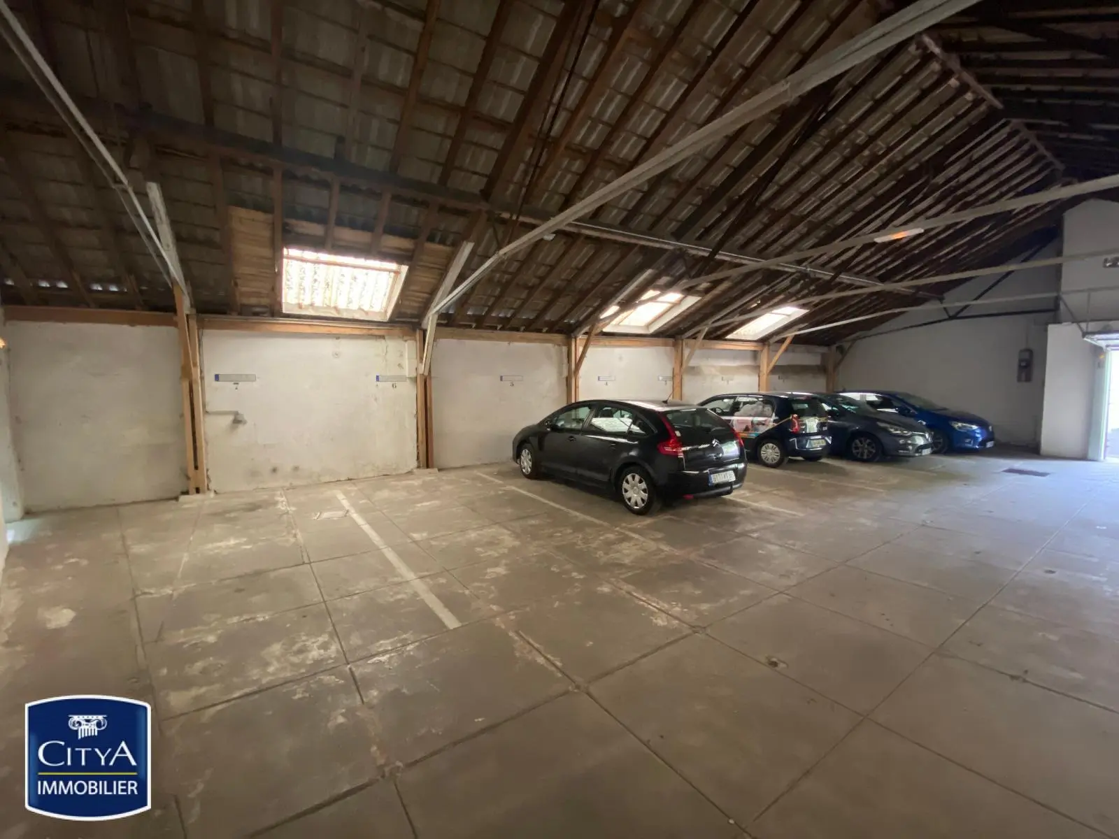 Photo 1 Parking
