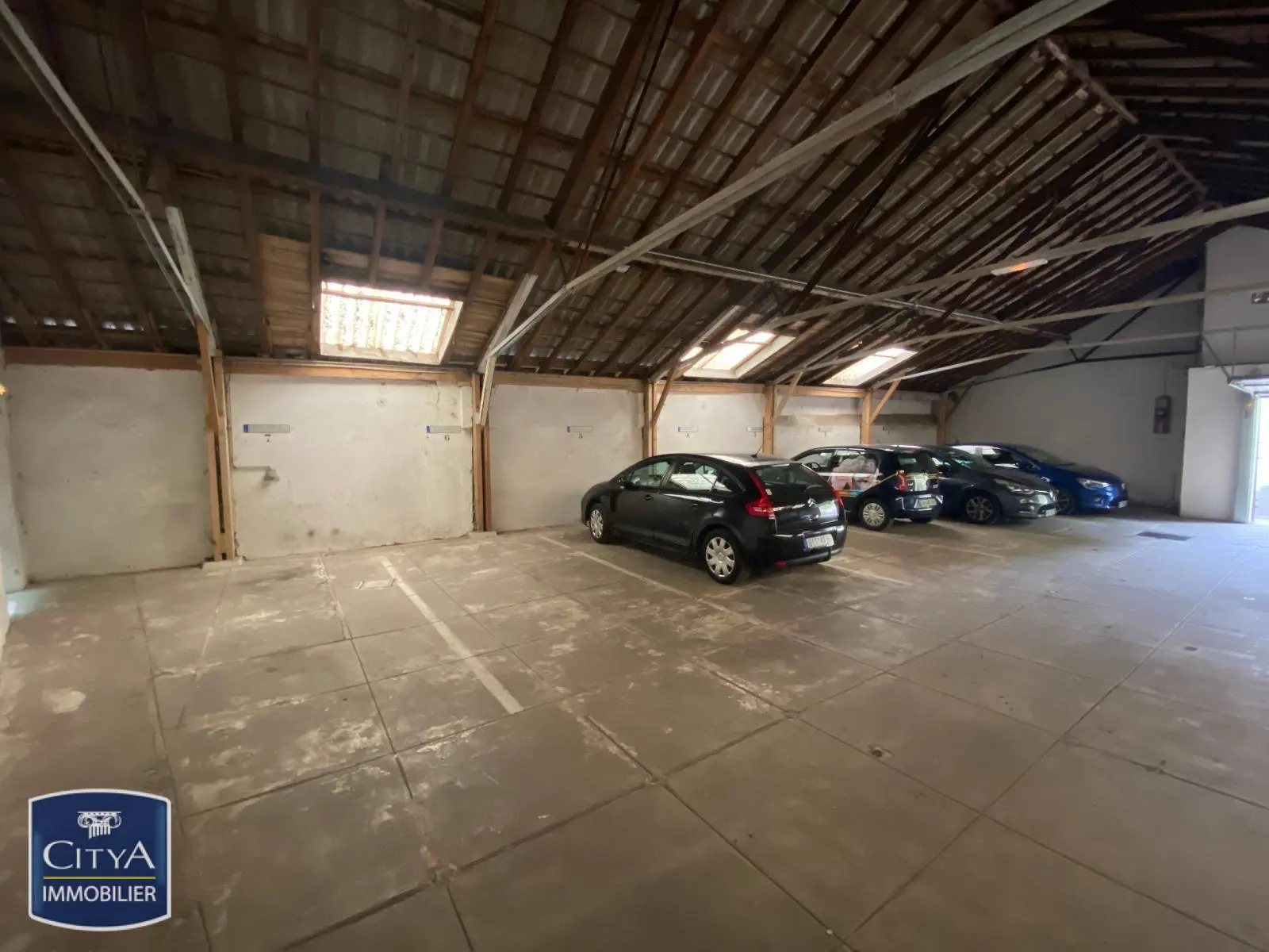 Photo 1 Parking