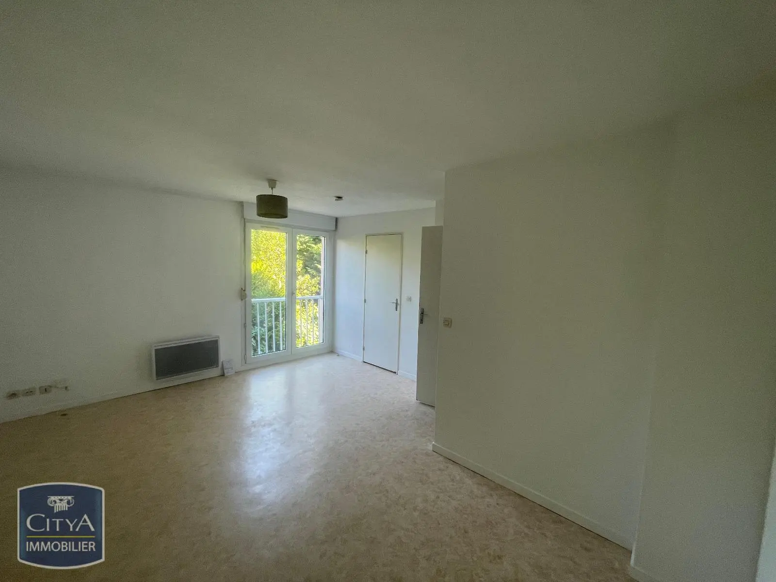 Photo 1 Appartement 1 pièce 27.32m²