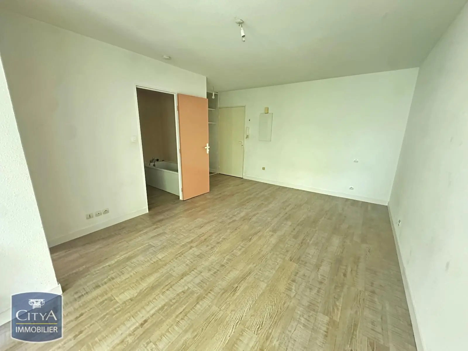 Photo 2 Appartement 1 pièce 30.78m²