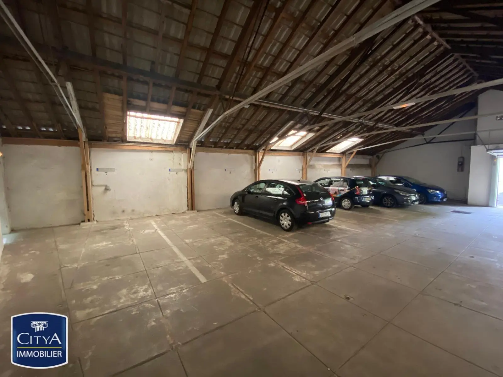 Photo 1 Parking