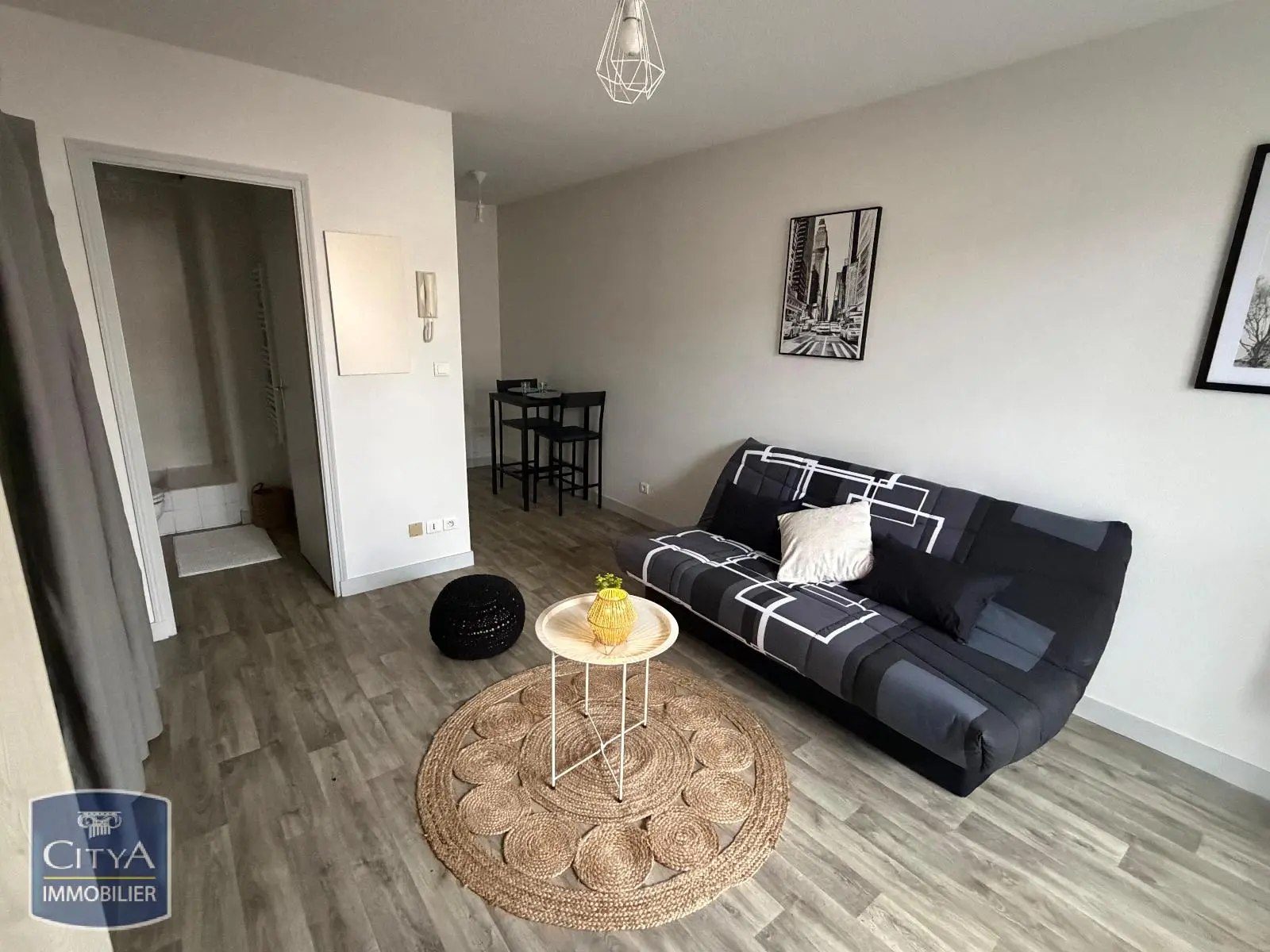 Photo 1 Appartement 1 pièce 21.8m²