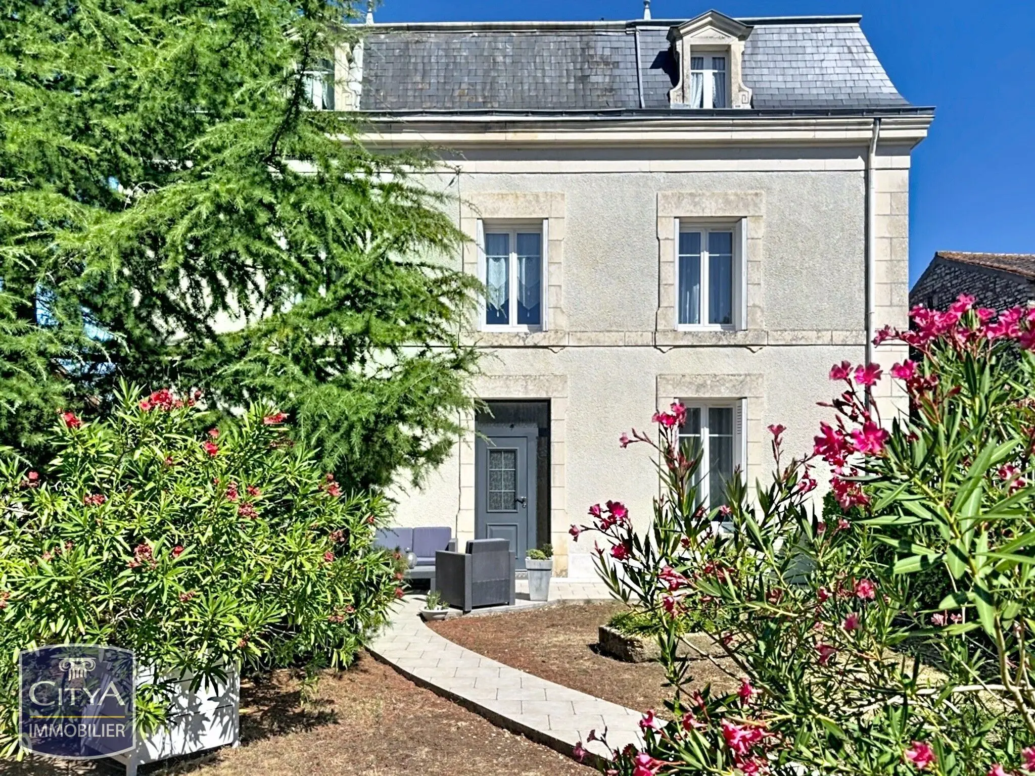 Photo 1 Maison 5 pièces 117.2m²