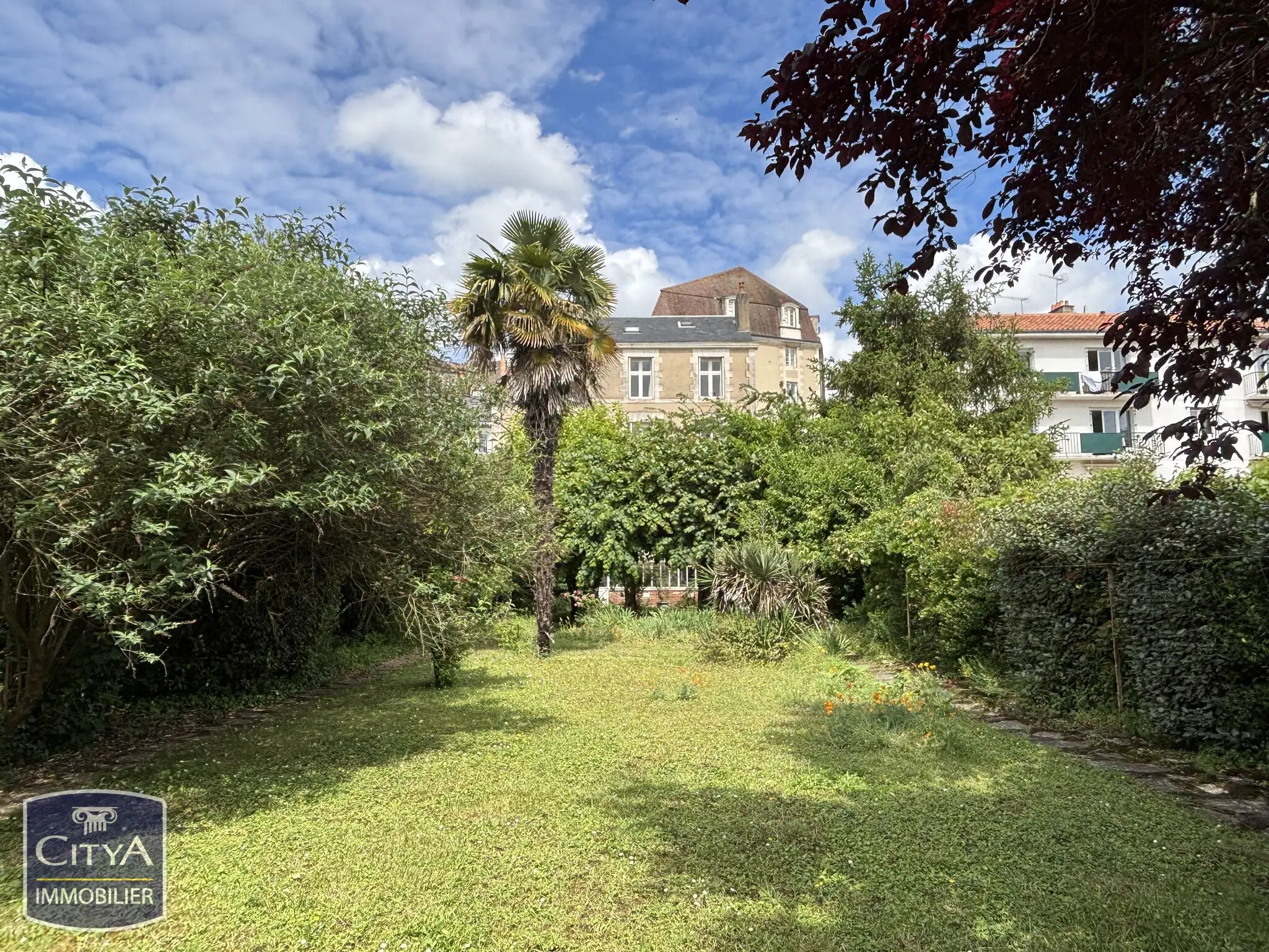 Photo 1 Maison 6 pièces 216m²
