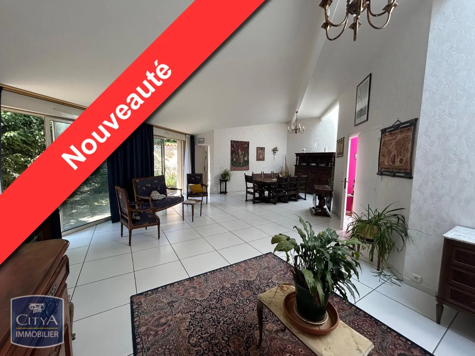 Photo 1 Maison 5 pièces 184.7m²