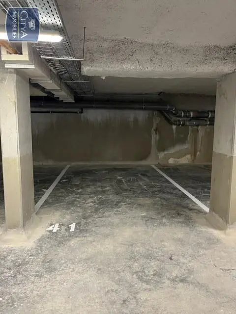 Photo 2 Parking