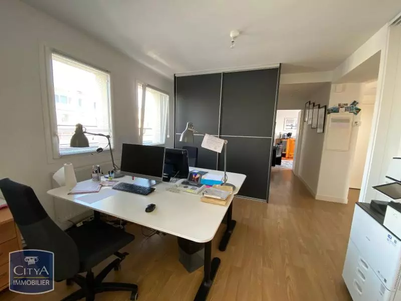 Illustration pour Immeuble 245m² Photo Immeuble 245m²