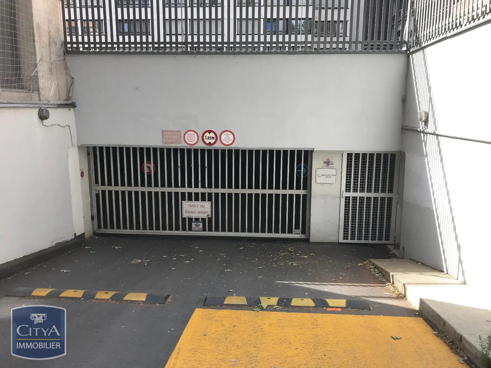 Photo 3 Parking
