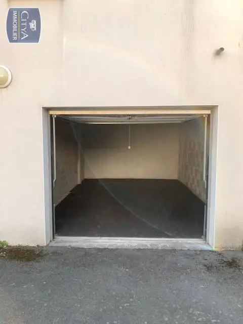 Photo 2 Parking