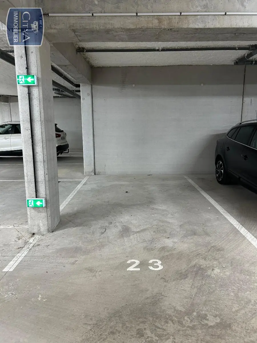 Photo 2 Parking