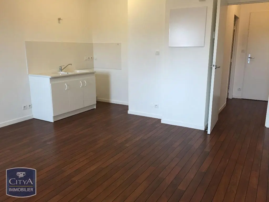 Photo 1 Appartement 1 pièce 28.43m²