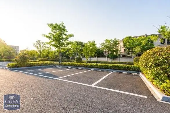 Photo 1 Parking