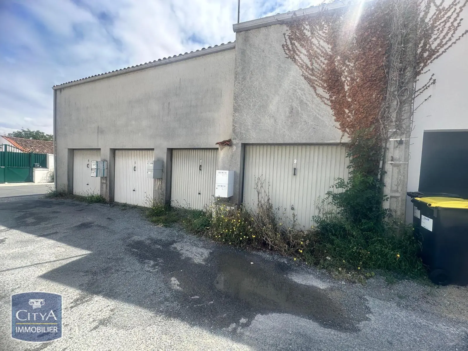 Photo 1 Parking