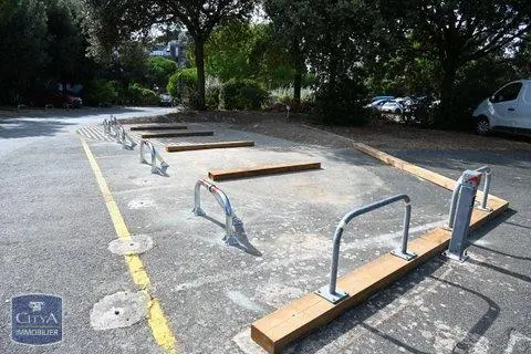 Photo 1 Parking