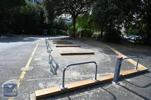 Photo 2 Parking