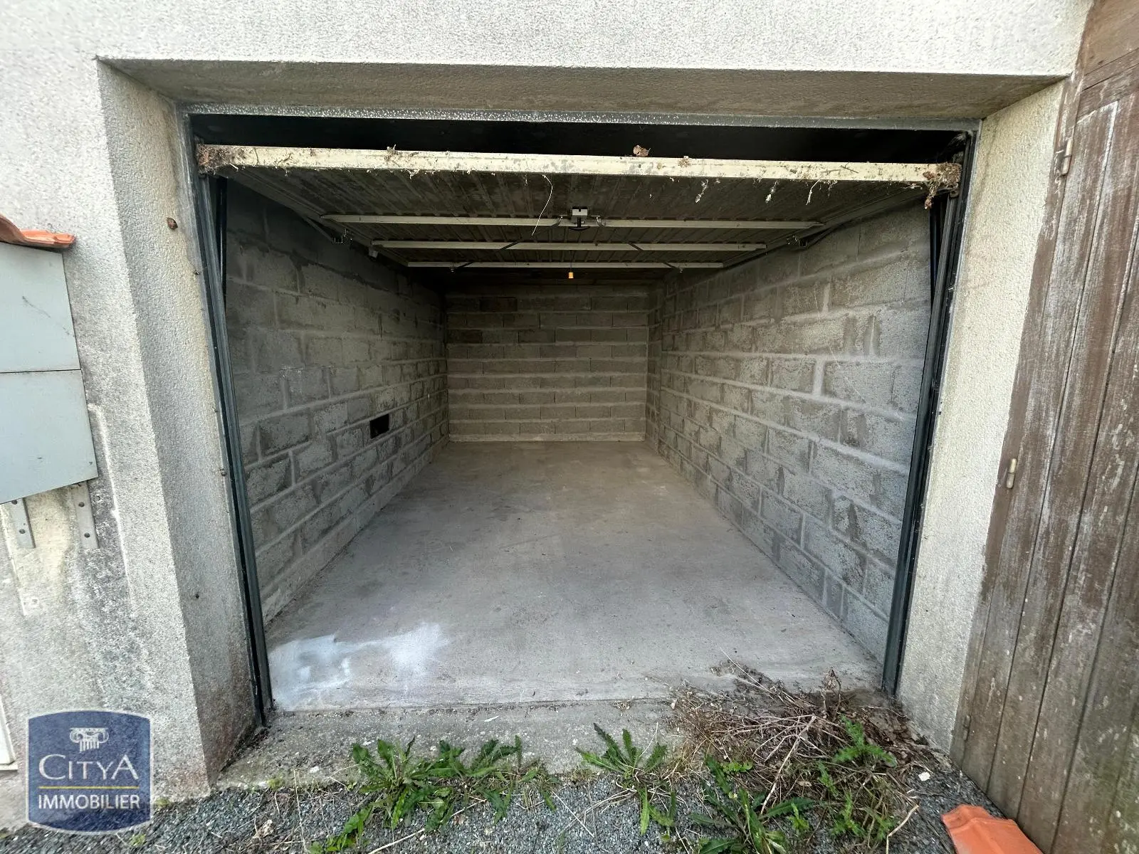 Photo 2 Parking