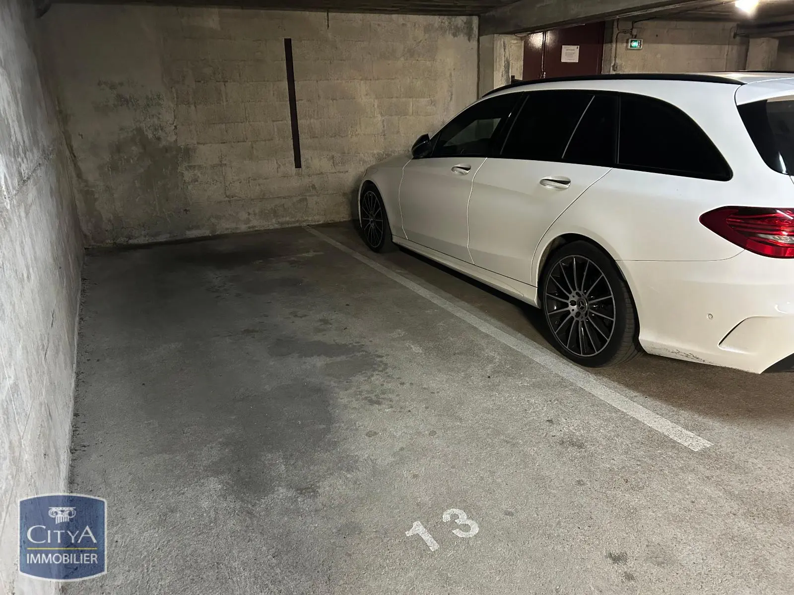 Photo 2 Parking
