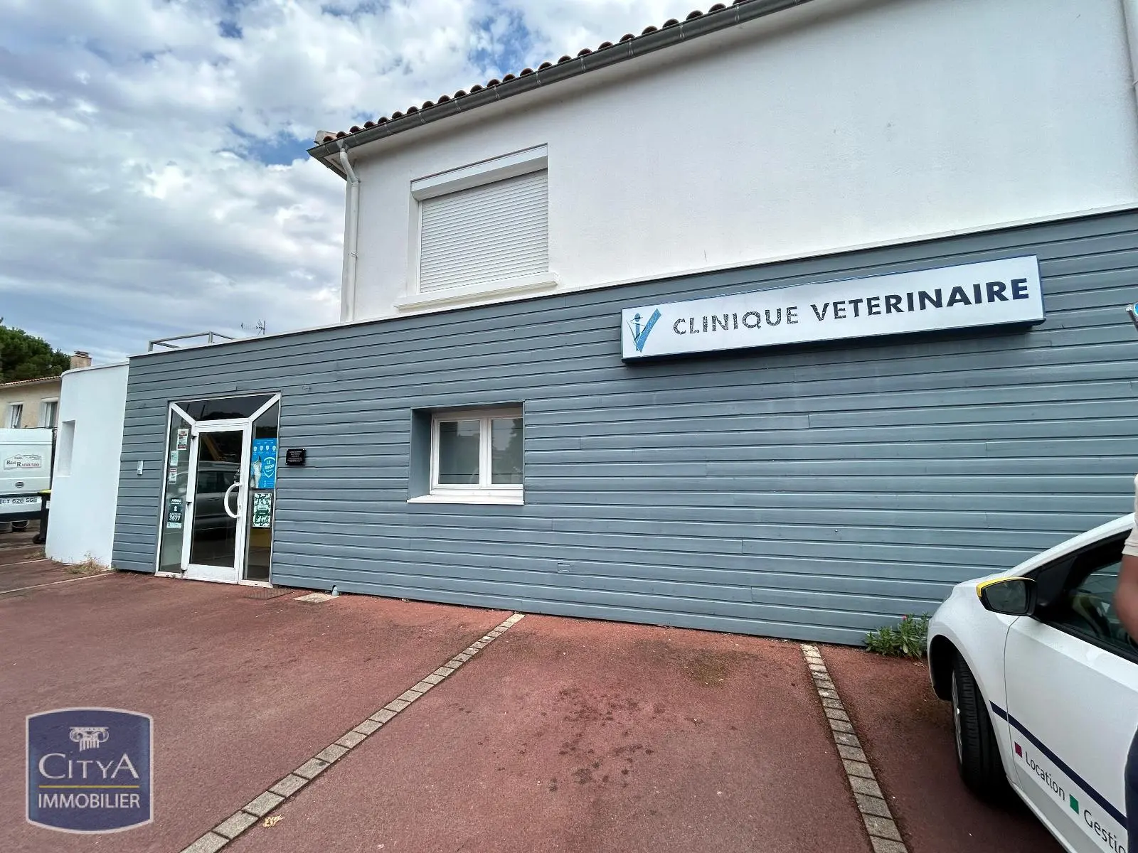 Photo 1 Local Professionnel 158m²
