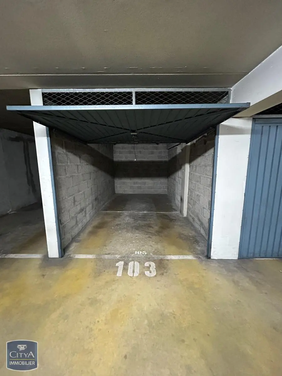 Photo 1 Parking