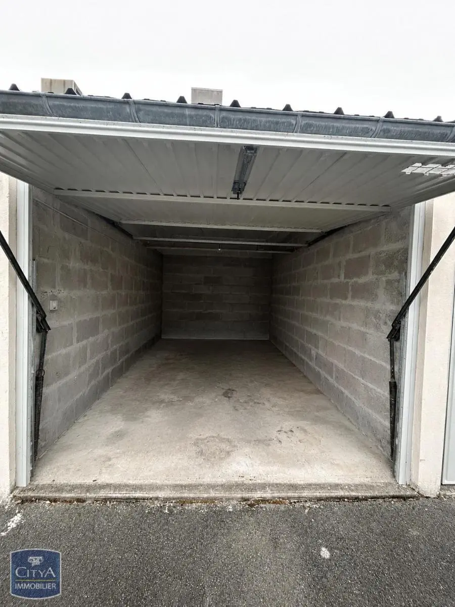 Photo 1 Parking