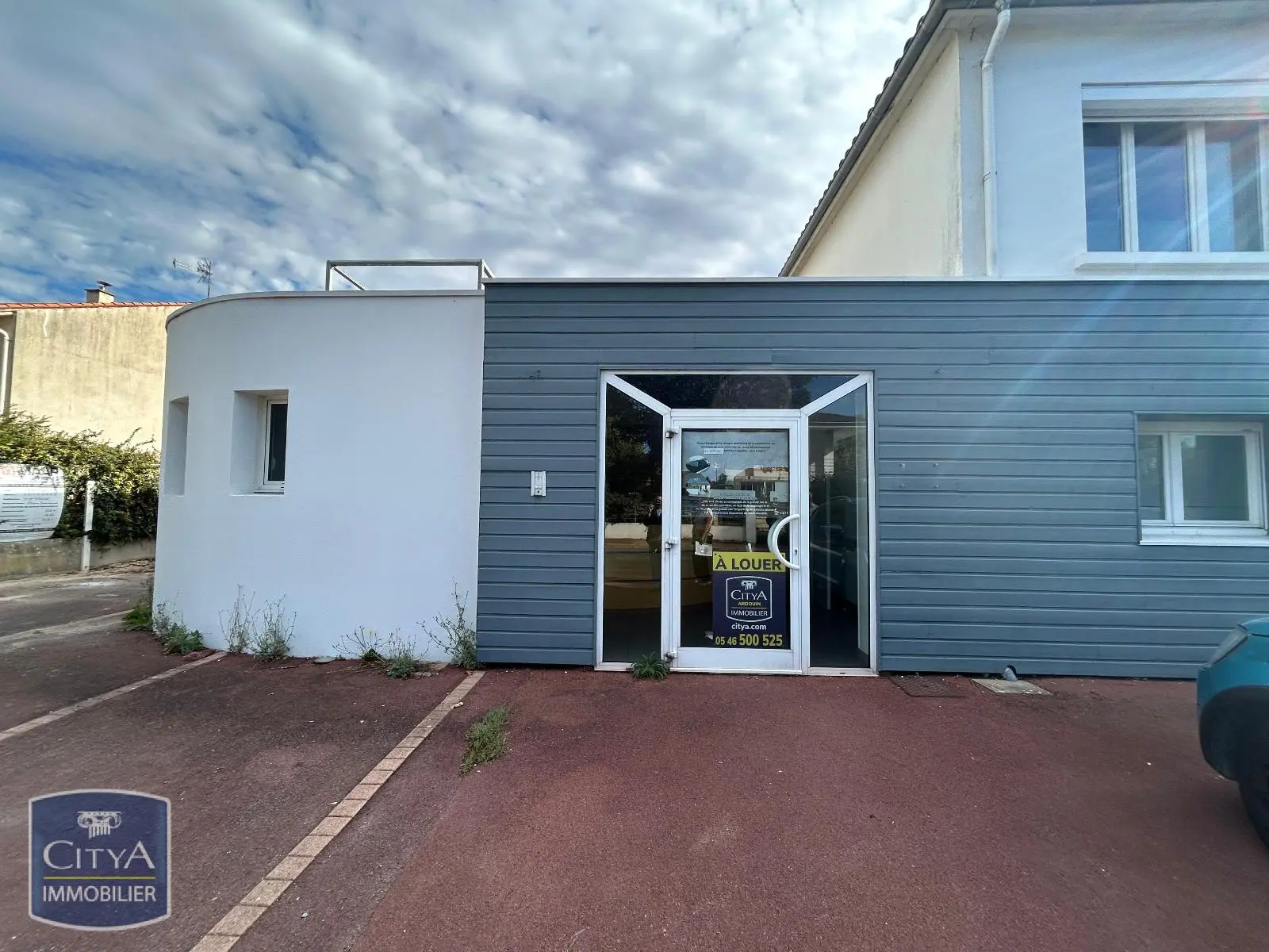 Photo 2 Local Professionnel 158m²
