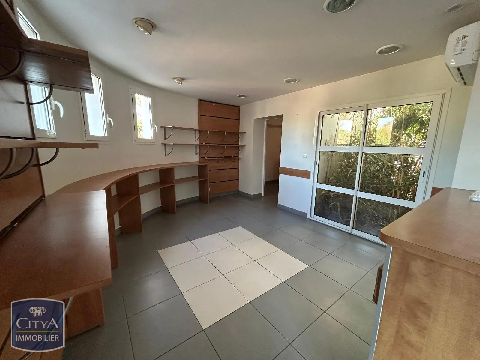 Photo 4 Local Professionnel 158m²