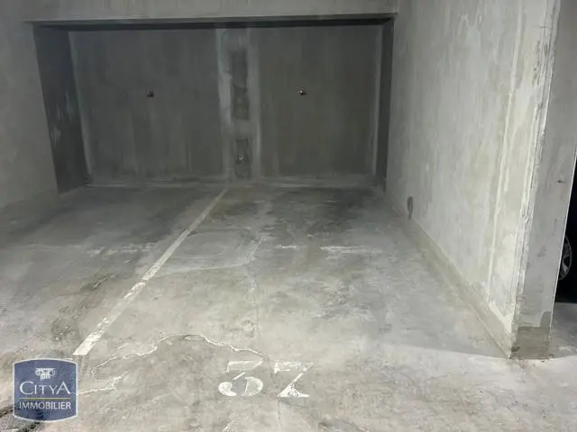 Photo 1 Parking