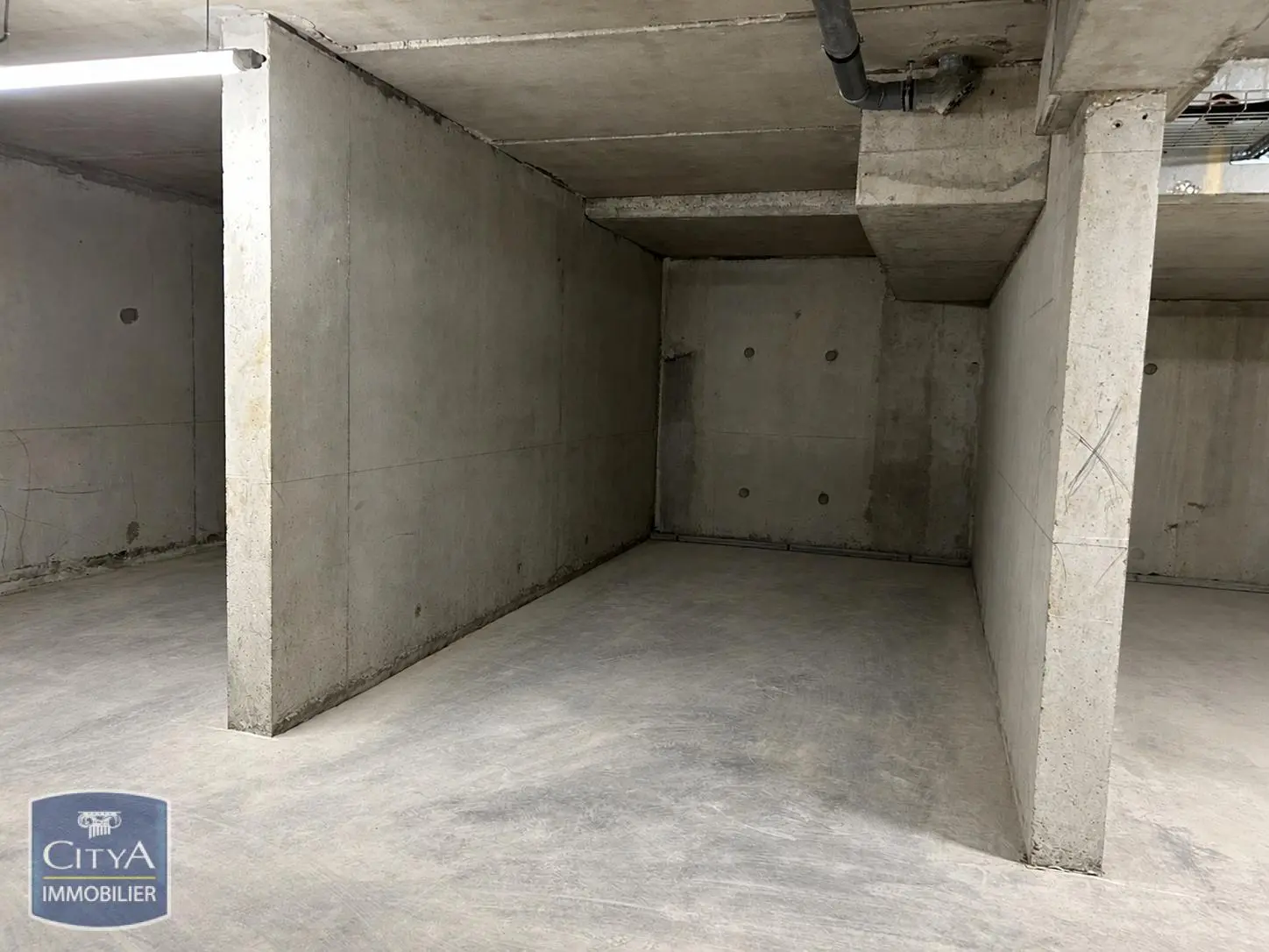 Photo 1 Parking
