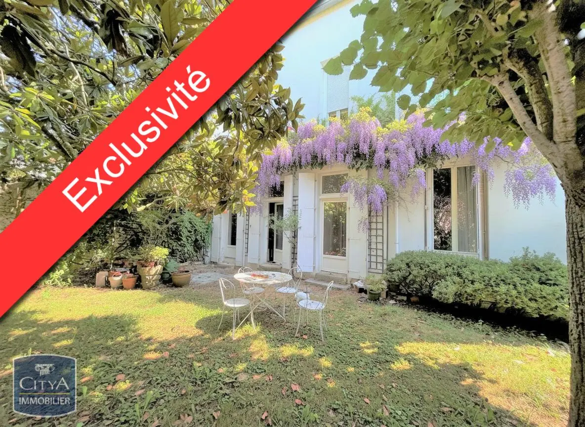 Photo 1 Maison 10 pièces 265m²