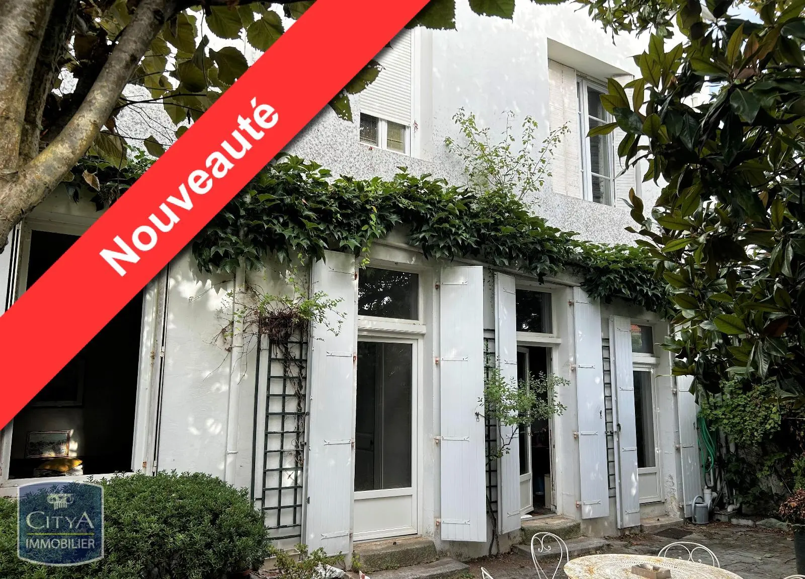Photo 1 Maison 10 pièces 265m²