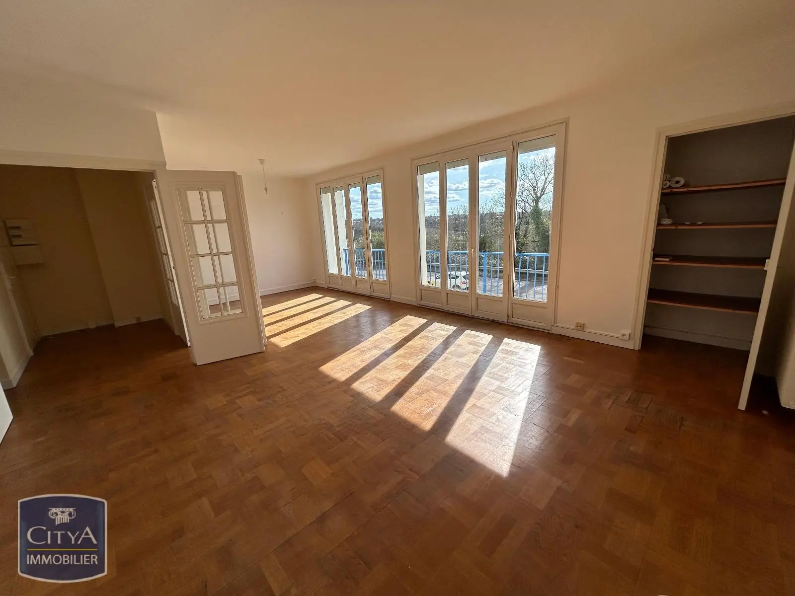 Photo 1 Appartement 5 pièces 101.1m²