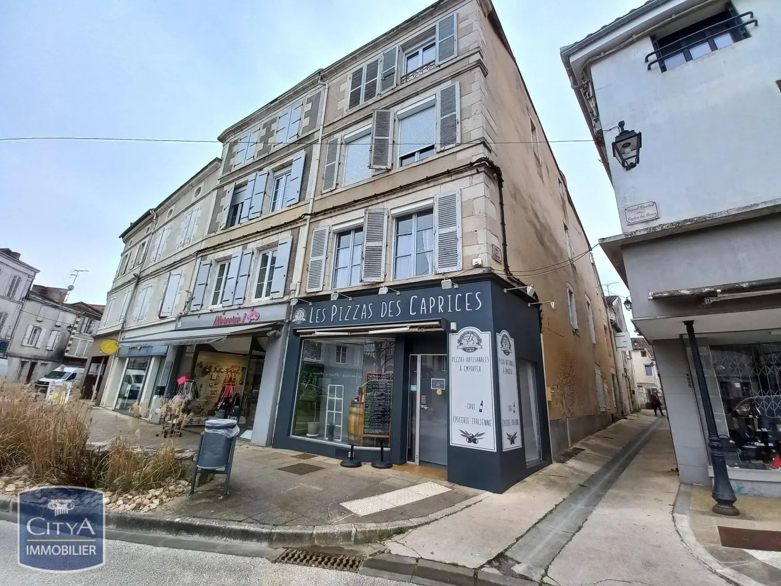 Photo 1 Immeuble 240m²