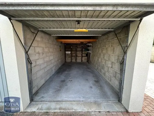 Photo 1 Parking