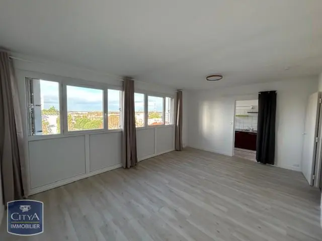 Photo 2 Appartement 1 pièce 33.89m²